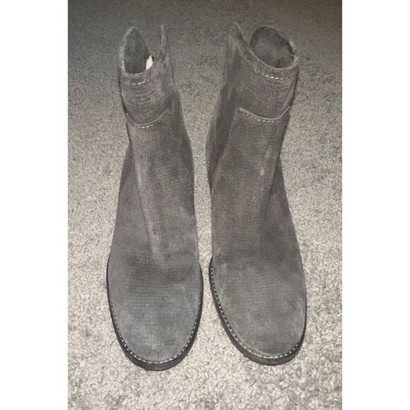 Aquatalia Taylor Dark‎ Grey Textured Suede Leather Ankle Heel Booties Boots 7.5 - Picture 5 of 8